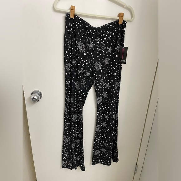 Pull-on flare leg celestial print pants - Picture 1 of 6